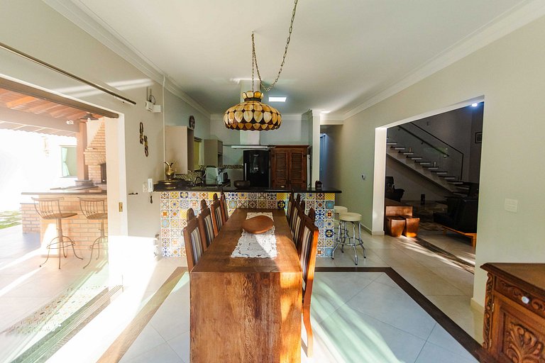 Casa c/ piscina e churrasqueira a 100m da praia