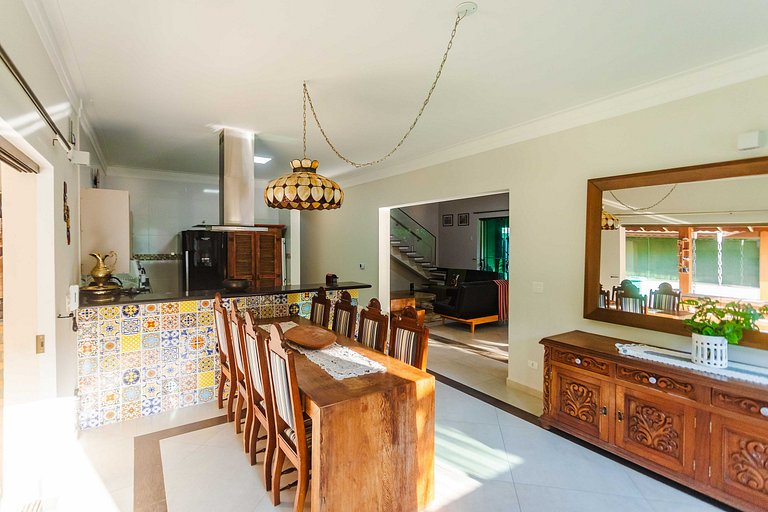 Casa c/ piscina e churrasqueira a 100m da praia