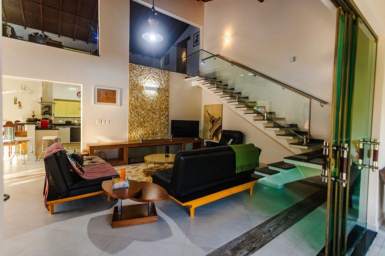 Casa c/ piscina e churrasqueira a 100m da praia