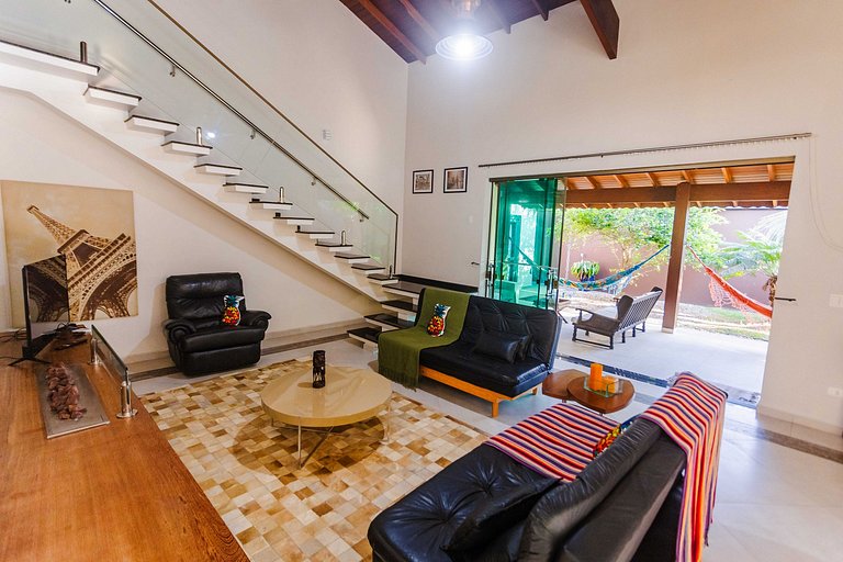Casa c/ piscina e churrasqueira a 100m da praia