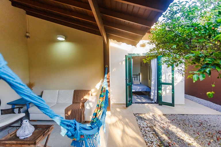 Casa c/ piscina e churrasqueira a 100m da praia