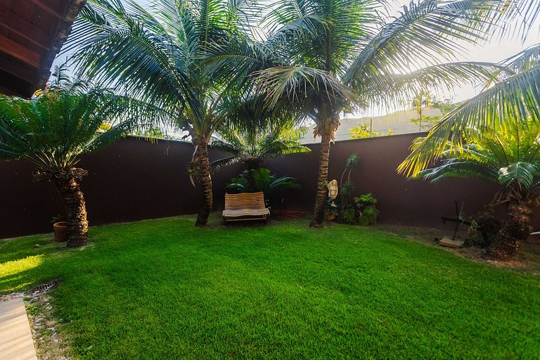 Casa c/ piscina e churrasqueira a 100m da praia