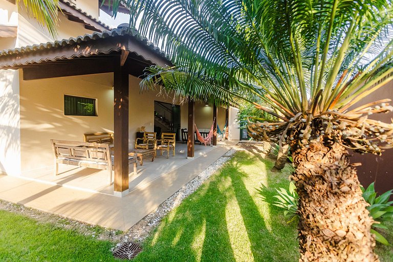 Casa c/ piscina e churrasqueira a 100m da praia