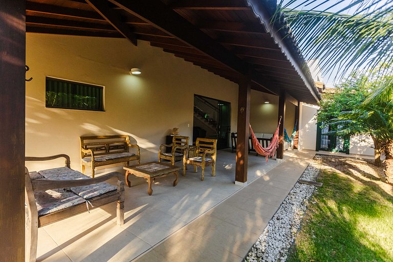 Casa c/ piscina e churrasqueira a 100m da praia