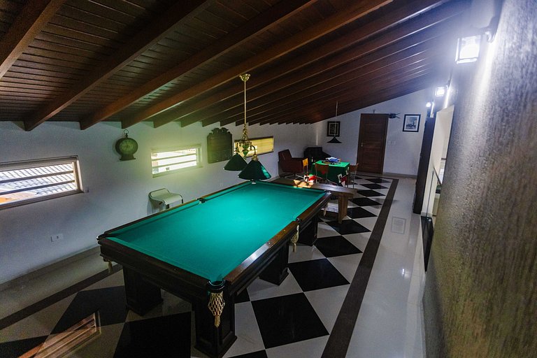 Casa c/ piscina e churrasqueira a 100m da praia