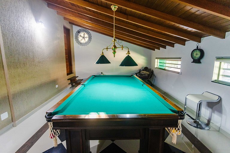 Casa c/ piscina e churrasqueira a 100m da praia