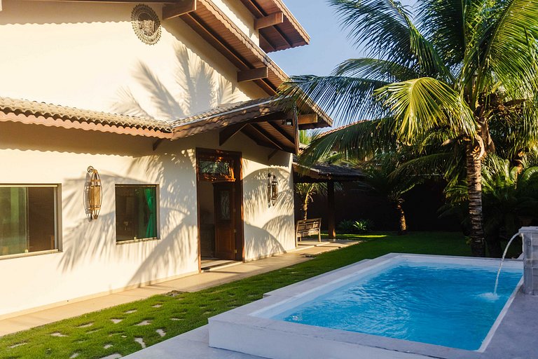 Casa c/ piscina e churrasqueira a 100m da praia