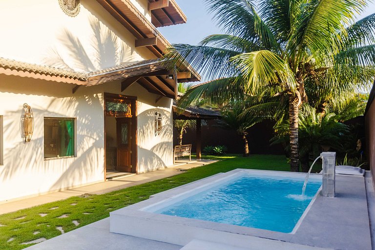Casa c/ piscina e churrasqueira a 100m da praia