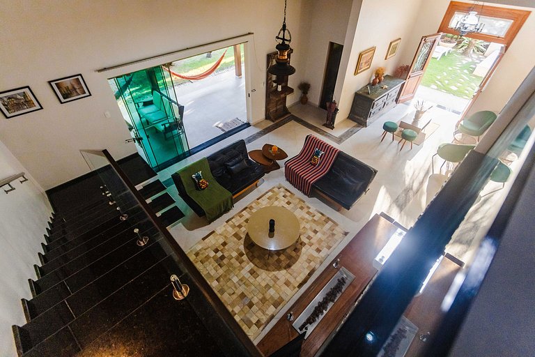 Casa c/ piscina e churrasqueira a 100m da praia