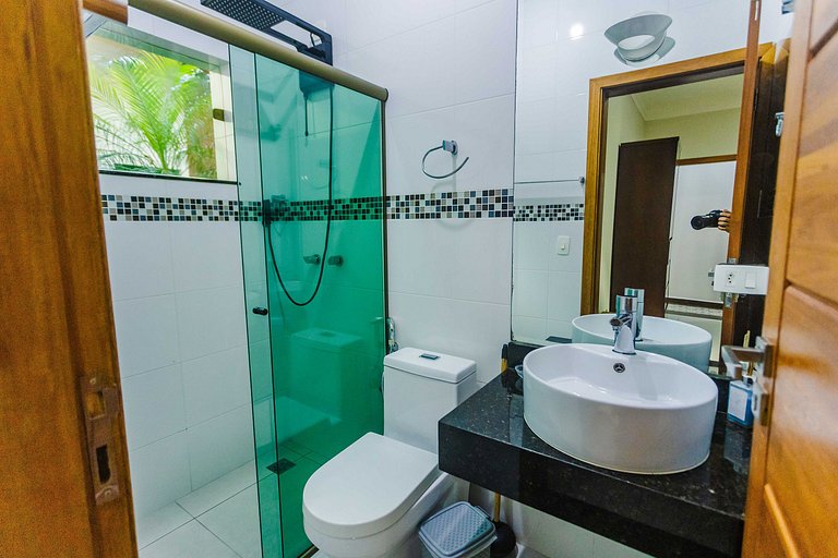 Casa c/ piscina e churrasqueira a 100m da praia