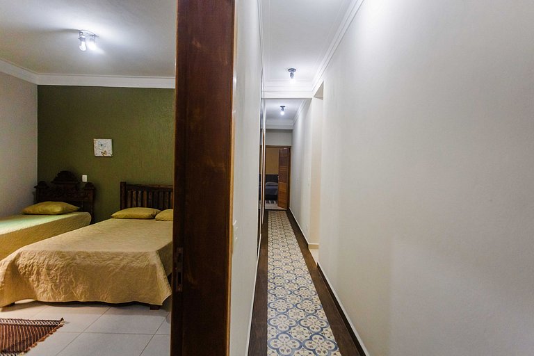 Casa c/ piscina e churrasqueira a 100m da praia