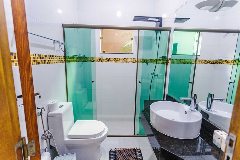 Casa c/ piscina e churrasqueira a 100m da praia
