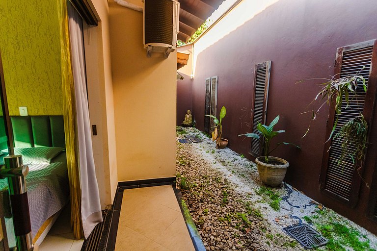 Casa c/ piscina e churrasqueira a 100m da praia