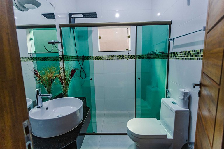 Casa c/ piscina e churrasqueira a 100m da praia