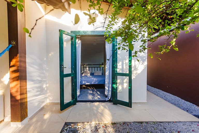 Casa c/ piscina e churrasqueira a 100m da praia