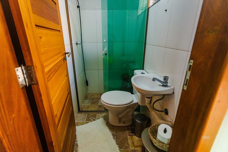 Casa c/ piscina e churrasqueira a 100m da praia