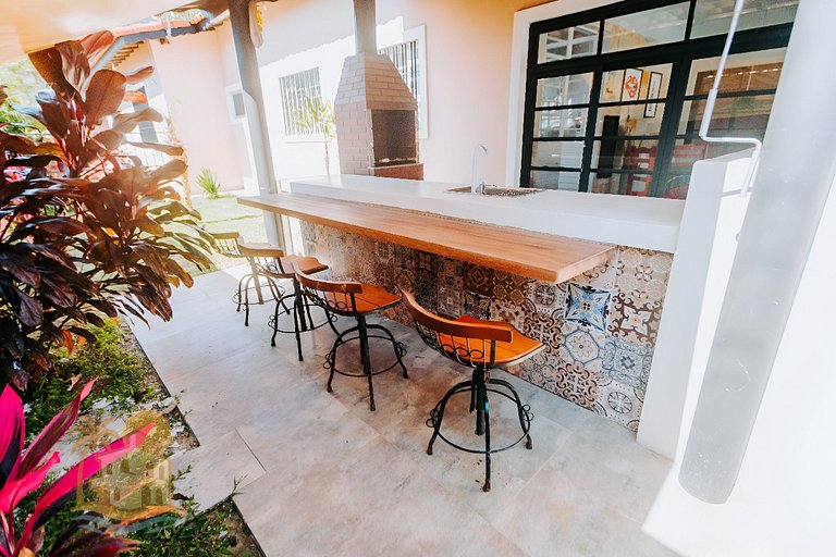 Casa c/ Piscina e Área Gourmet Perto da Praia